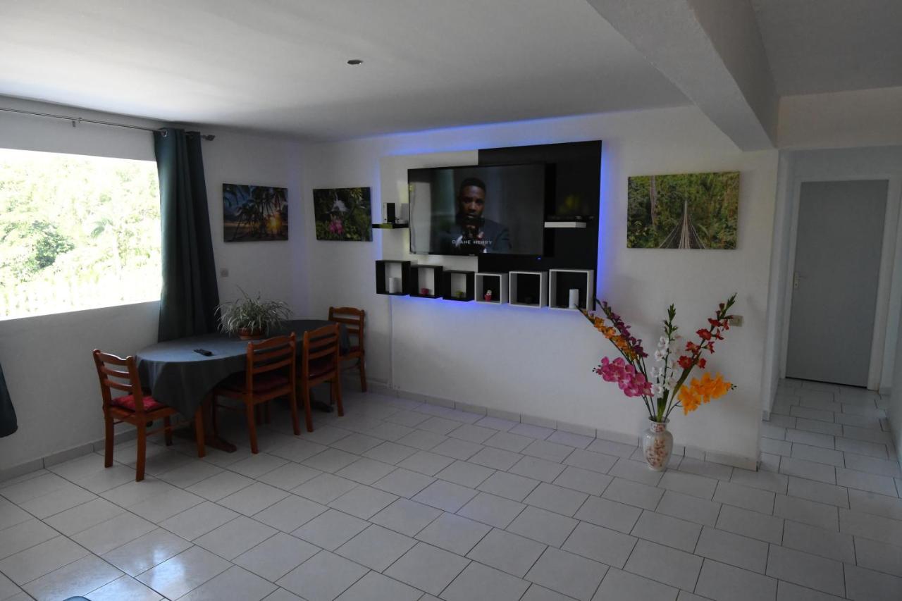 Chez Tatie-Clo Devient Gray Coconut Cake Vila Le Moule Exterior foto