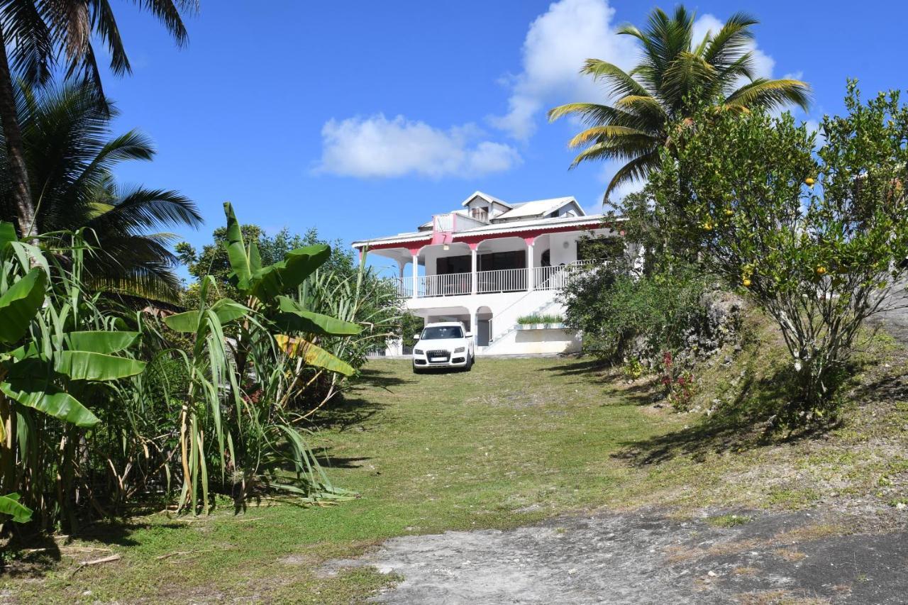 Chez Tatie-Clo Devient Gray Coconut Cake Vila Le Moule Exterior foto